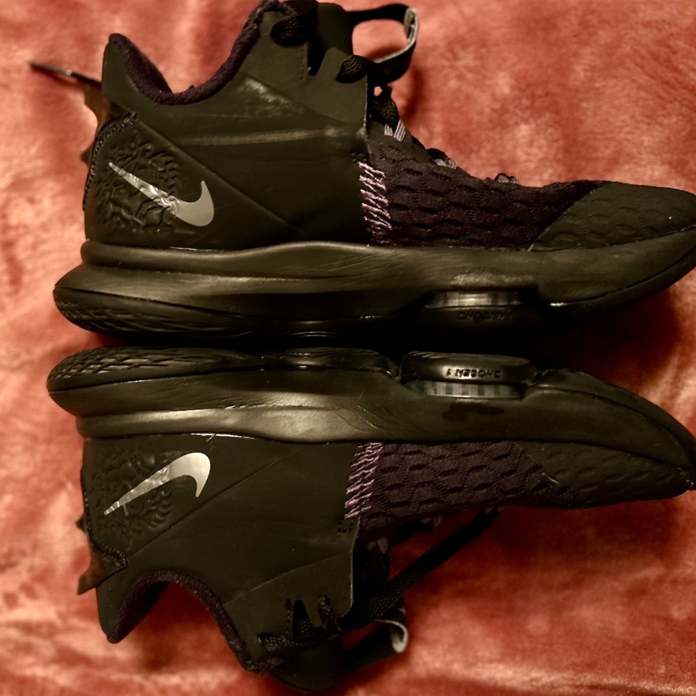 Nike LeBron Witness V, Black/Dark Grey, Size 8, Basketball Shoe - Picture 3 of 10